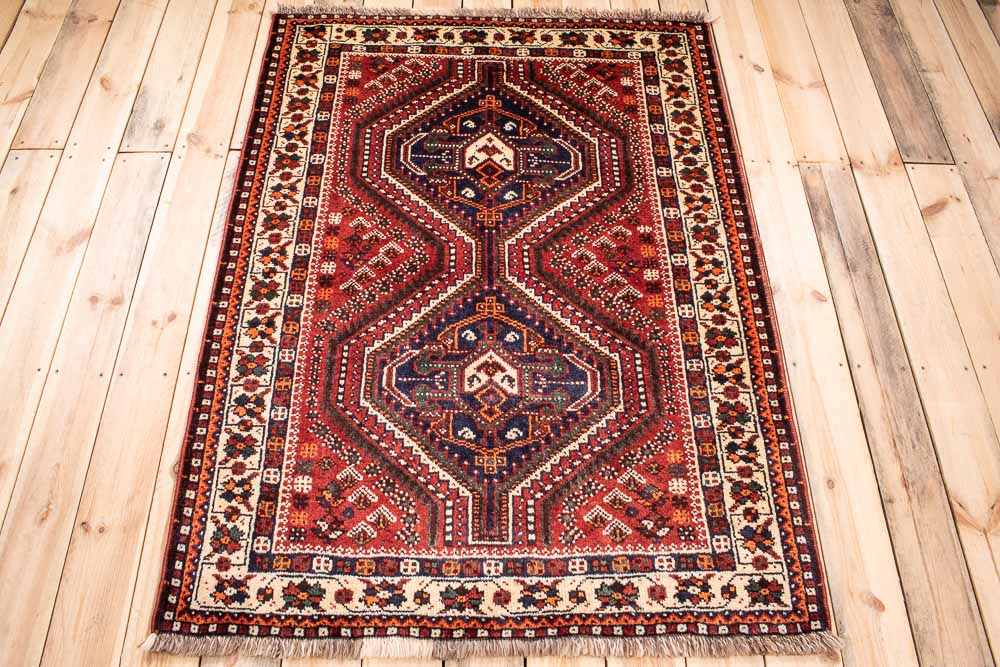 10943 Persian Shiraz Rug 114x157cm (3.9 x 5.1ft)