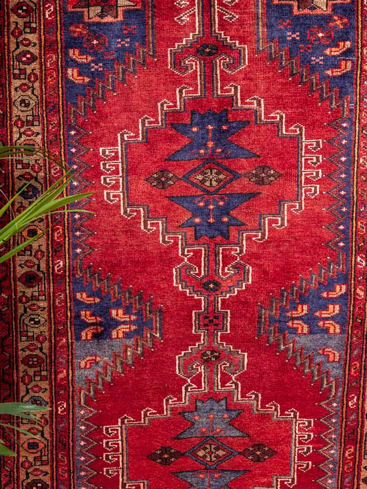 11966 Persian Meshkin Hamadan Rug 111x192cm (3.7 x 6.3ft)