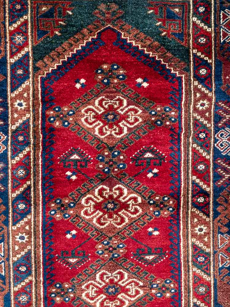 12125 Vintage Turkish Dosemealti Pile Rug 134x193cm (4.4 x 6.4ft)