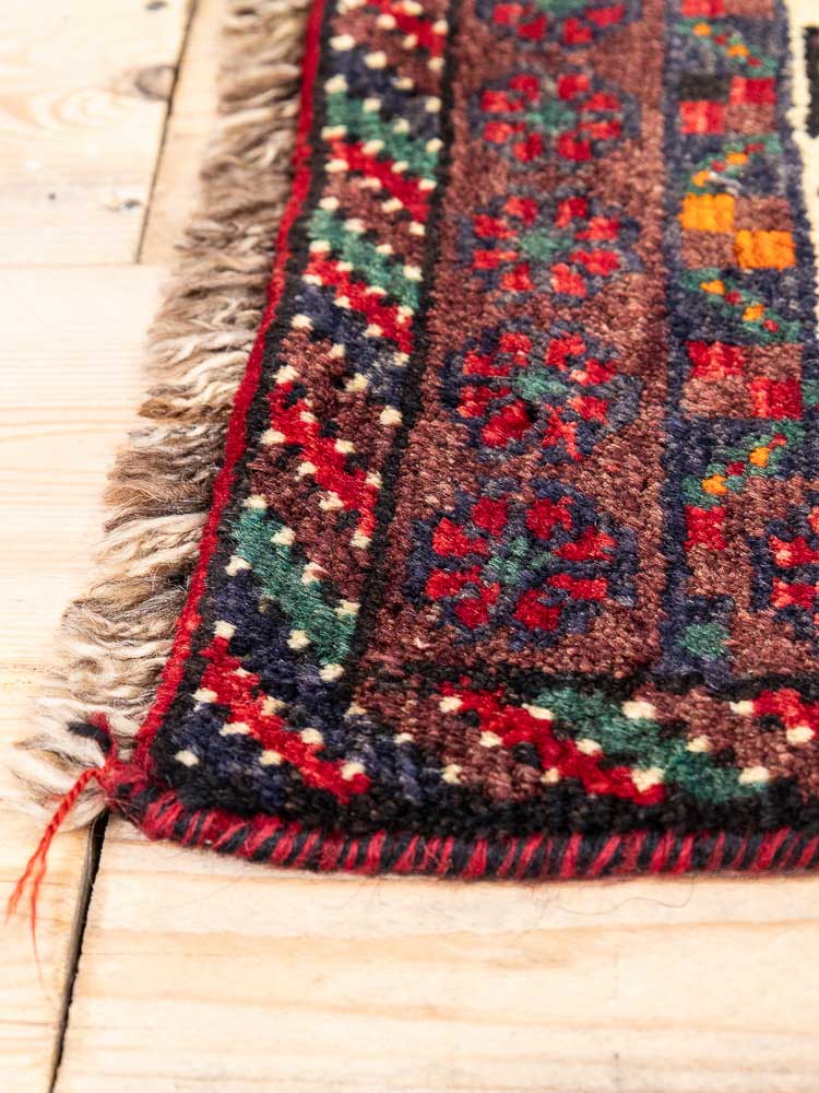 12390 Large Persian Handknotted Shiraz Carpet 205x293cm (6.8 x 9.7ft)