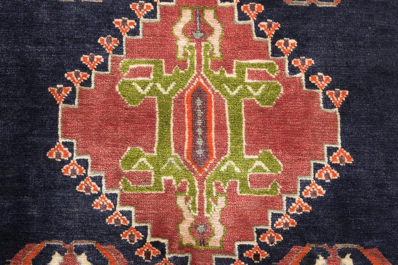 8647 Persian Qashqai Rug 55x58cm (1.9 x 1.10ft)