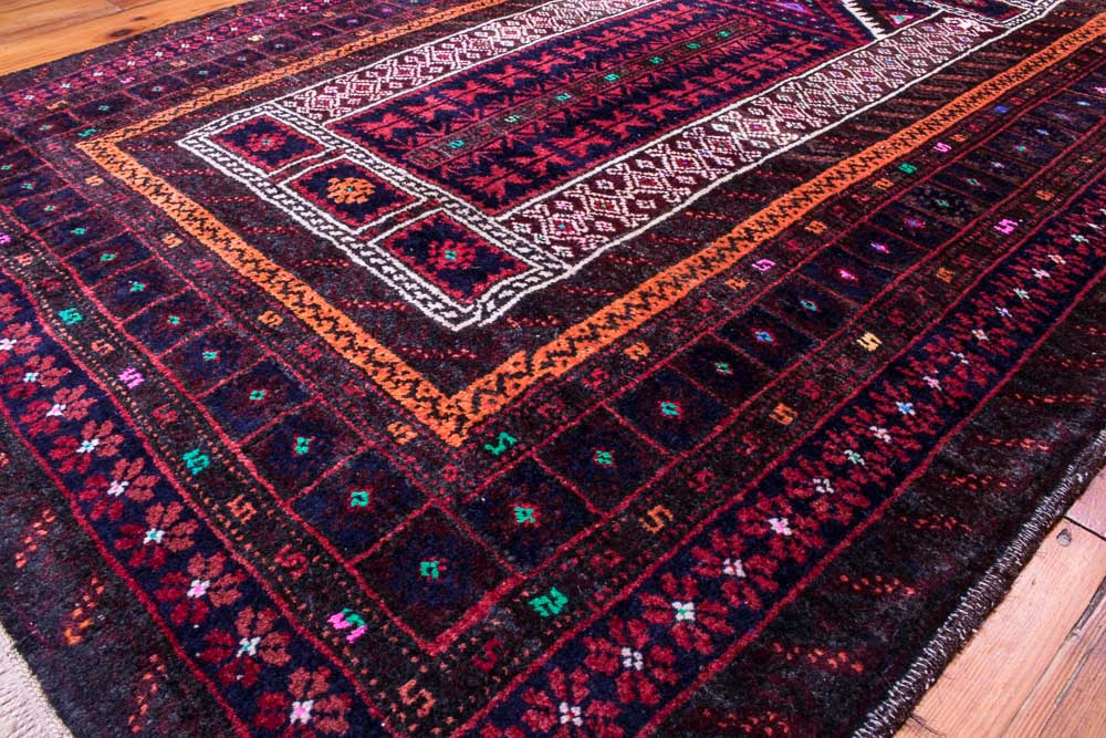 9040 Persian Baluch Vintage Rug 96x143cm (3.1 x 4.8ft)