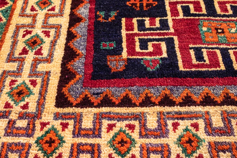 9697 Persian Qashqai Carpet 160x271cm (5.3 x 8.10ft)