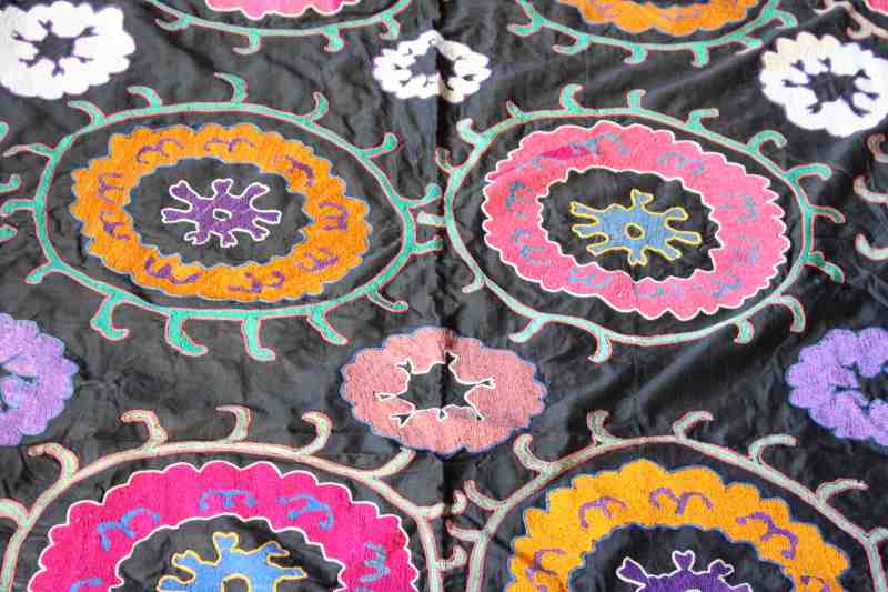 SUZ749 Suzani Embroidery from Uzbekistan 163x220cm
