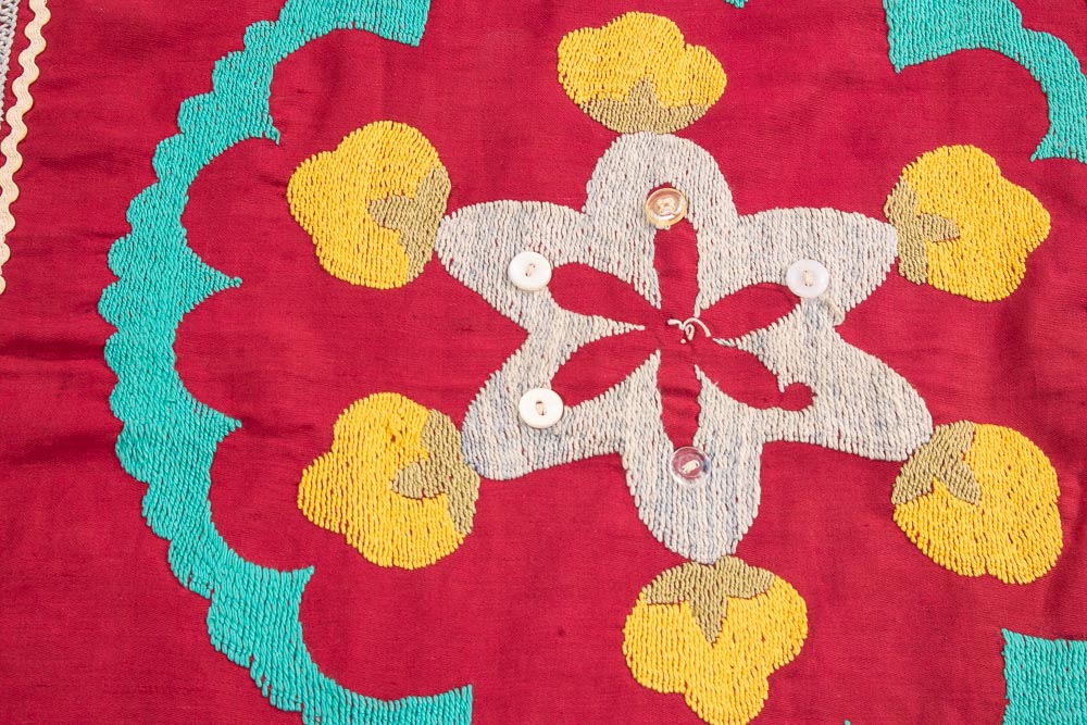 SUZ832 Vintage Uzbek Suzani Embroidery 143x183cm (4.8 x 9.3ft)