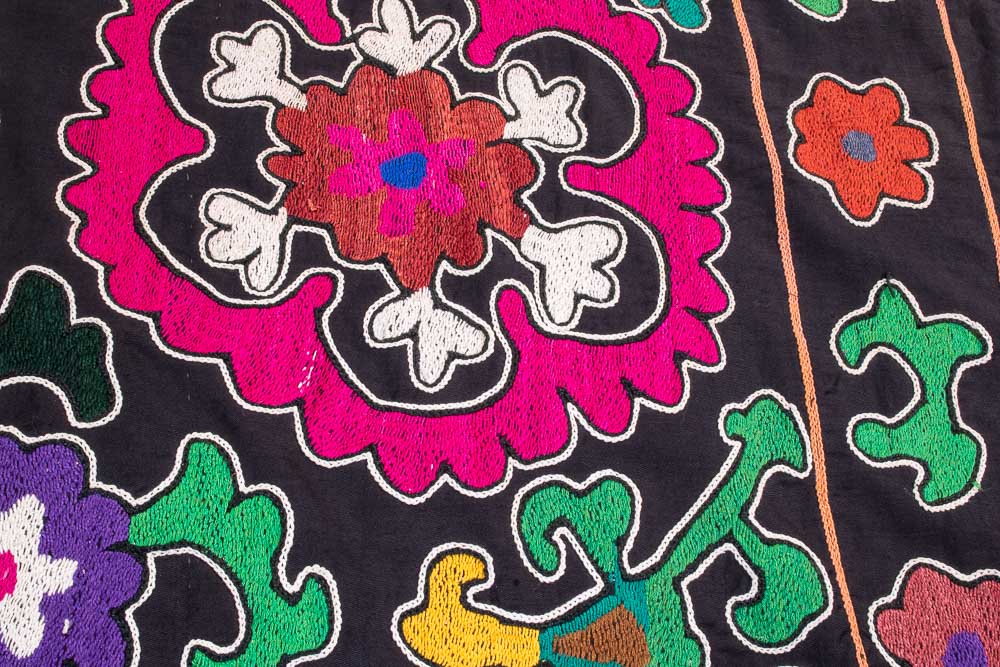 SUZ836 Vintage Uzbek Suzani Embroidery 121x184cm (3.11 x 6.0ft)