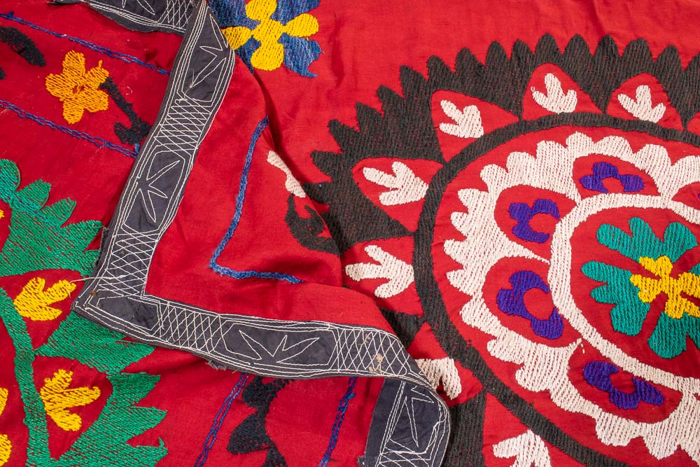 SUZ843 Vintage Uzbek Suzani Embroidery 204x238cm (6.8 x 7.9ft)