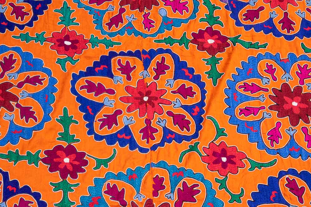 SUZ851 Vintage Uzbek Suzani Embroidery 141x166cm (4.7 x 5.5ft)