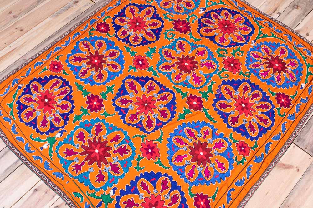 SUZ851 Vintage Uzbek Suzani Embroidery 141x166cm (4.7 x 5.5ft)