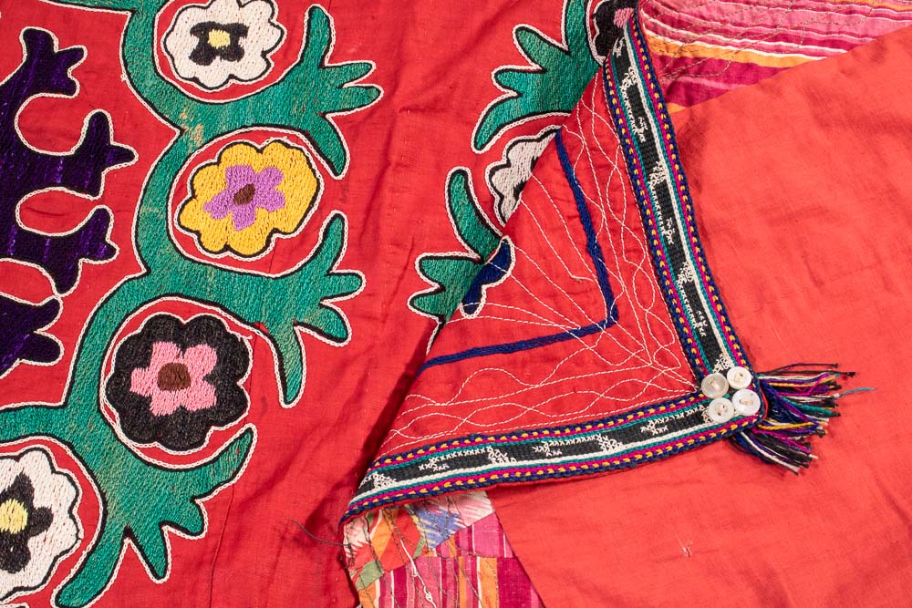 SUZ852 Vintage Uzbek Suzani Embroidery 130x184cm (4.3 x 6.0ft)