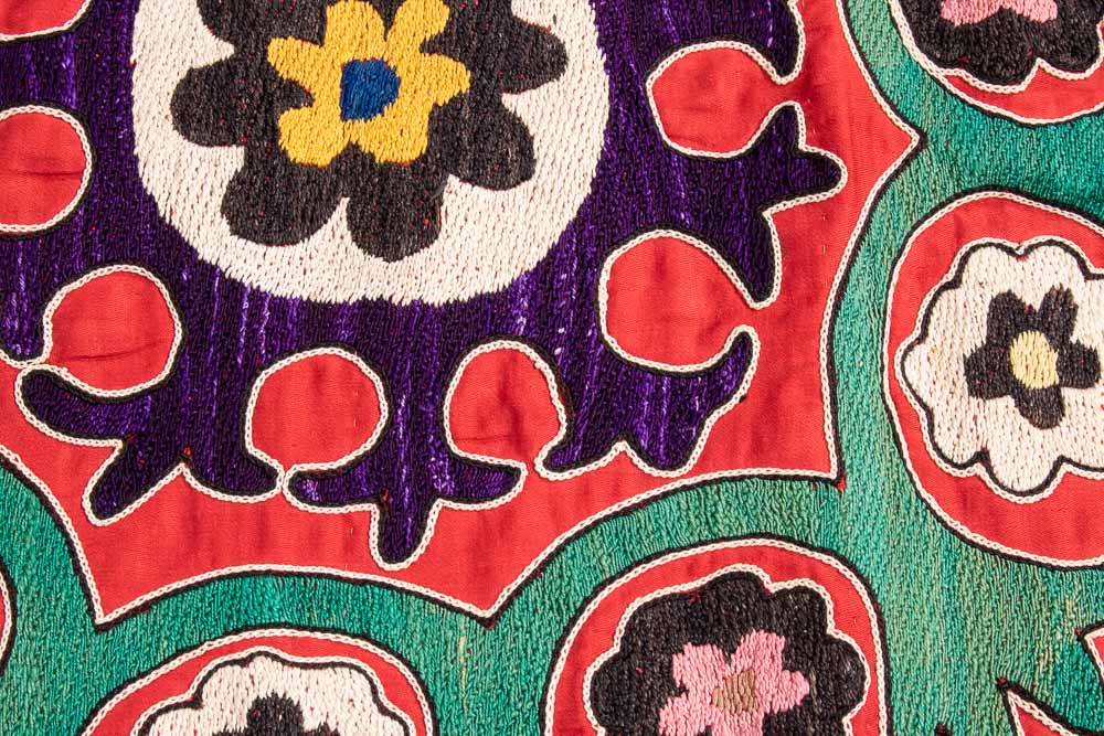 SUZ852 Vintage Uzbek Suzani Embroidery 130x184cm (4.3 x 6.0ft)