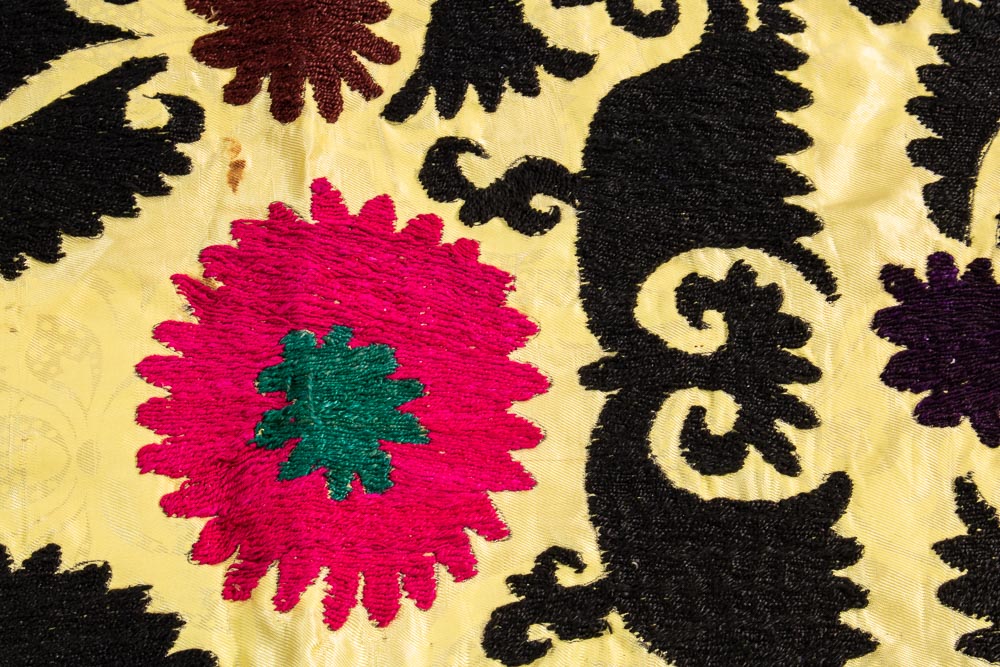 SUZ854 Vintage Uzbek Suzani Embroidery 123x128cm (4.0 x 4.2ft)