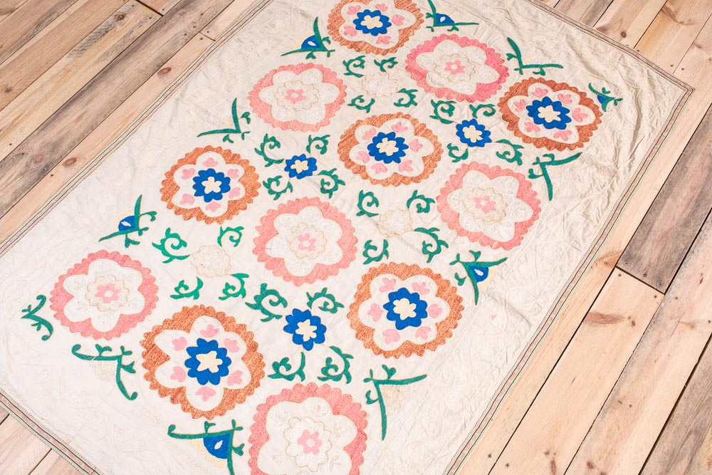 SUZ856 Vintage Uzbek Suzani Embroidery 121x177cm (3.11 x 5.9ft)
