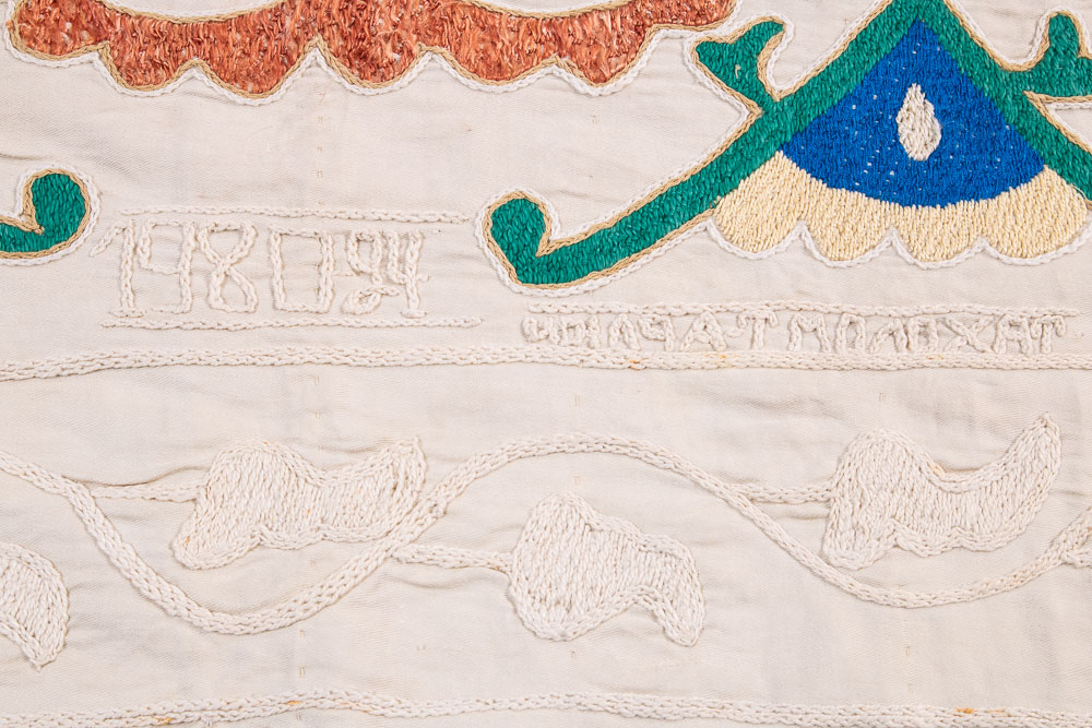 SUZ856 Vintage Uzbek Suzani Embroidery 121x177cm (3.11 x 5.9ft)