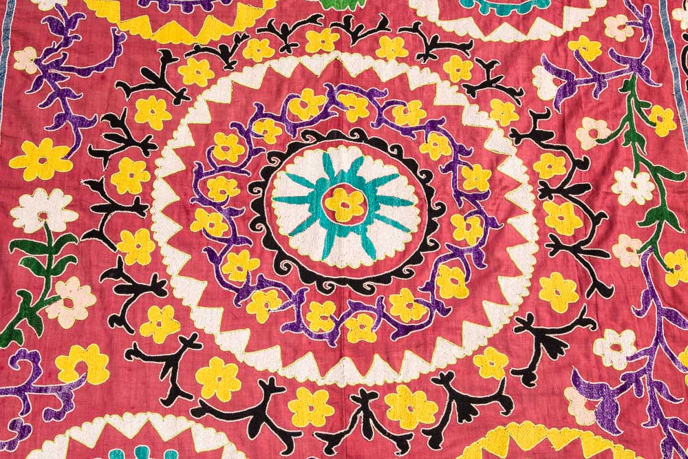 SUZ862 Vintage Uzbek Suzani Embroidery 141x182cm (4.7 x 5.11ft)