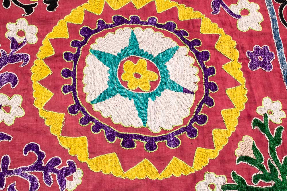 SUZ862 Vintage Uzbek Suzani Embroidery 141x182cm (4.7 x 5.11ft)