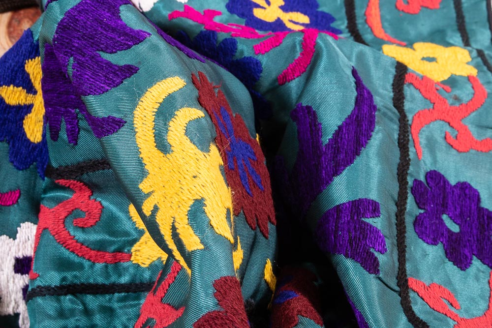 SUZ867 Vintage Uzbek Suzani Long Pelmet Embroidery 49x276cm (1.7 x 9.0ft)