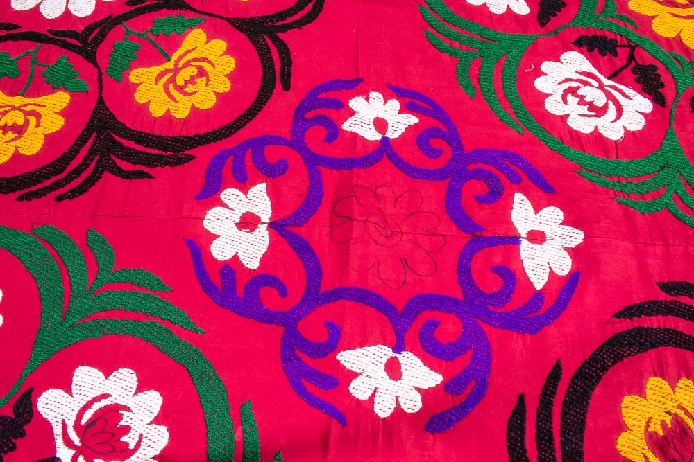 SUZ869 Large Vintage Uzbek Suzani Embroidery 230x369cm (7.6 x 12.1ft)