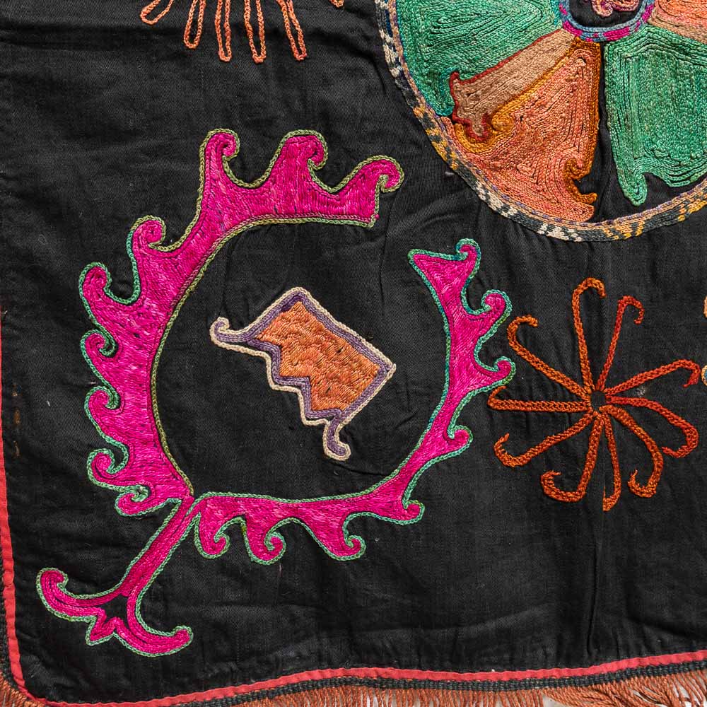 SUZ878 Small Vintage Uzbek Suzani Embroidery 56x60cm (1.10 x 1.11ft)