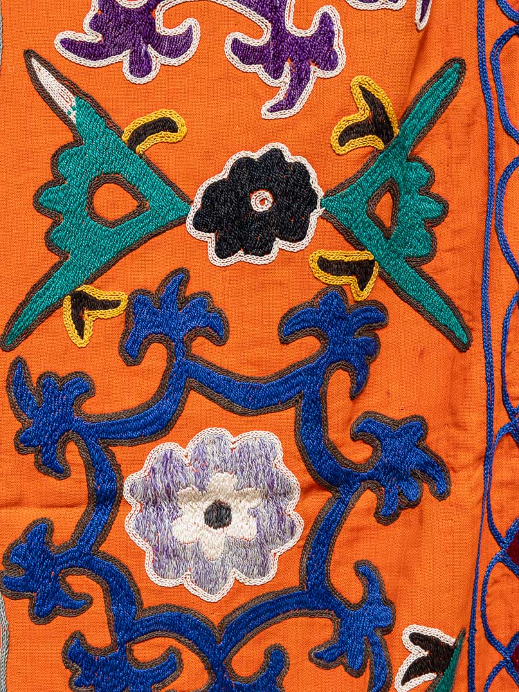 SUZ885 Vintage Uzbek Suzani Embroidered Textile 130x175cm (4.3 x 5.8ft)
