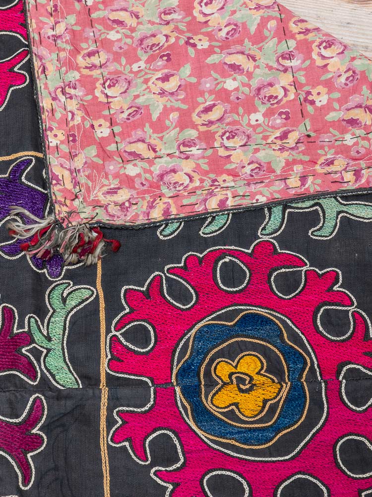 SUZ886 Vintage Uzbek Suzani Embroidered Textile 112x164cm (3.8 x 5.4ft)