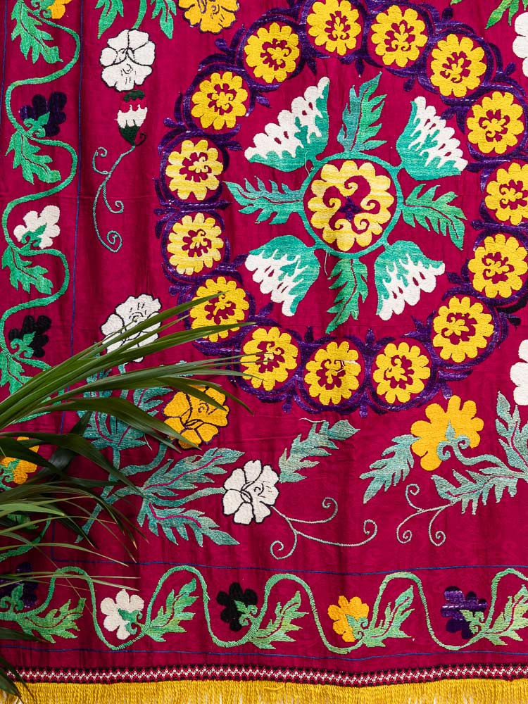 SUZ894 Vintage Uzbek Suzani Embroidered Textile 156x264cm (5.1 x 8.8ft)