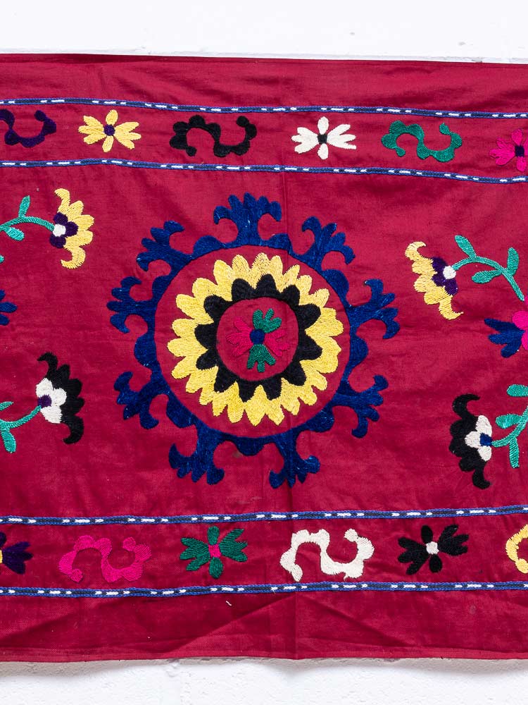 SUZ895 Vintage Uzbek Suzani Embroidered Pelmet 68x373cm (2.2 x 12.3ft)