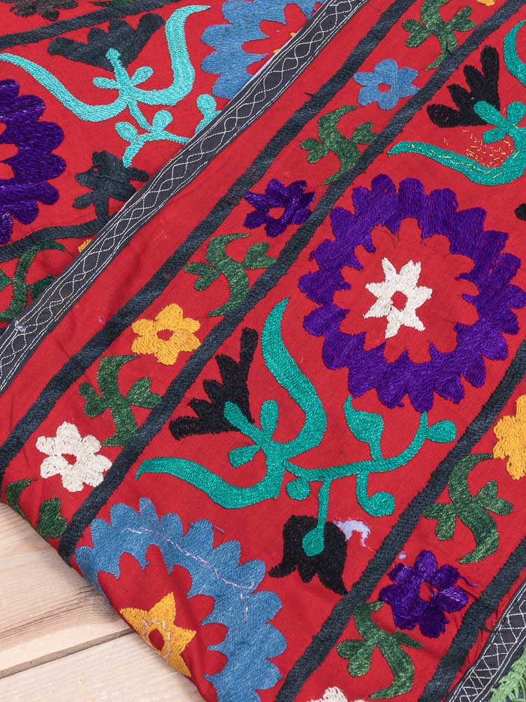 SUZ904 Long Red Vintage Uzbek Suzani Pelmet Textile 42x368cm (1.4 x 12.1ft)