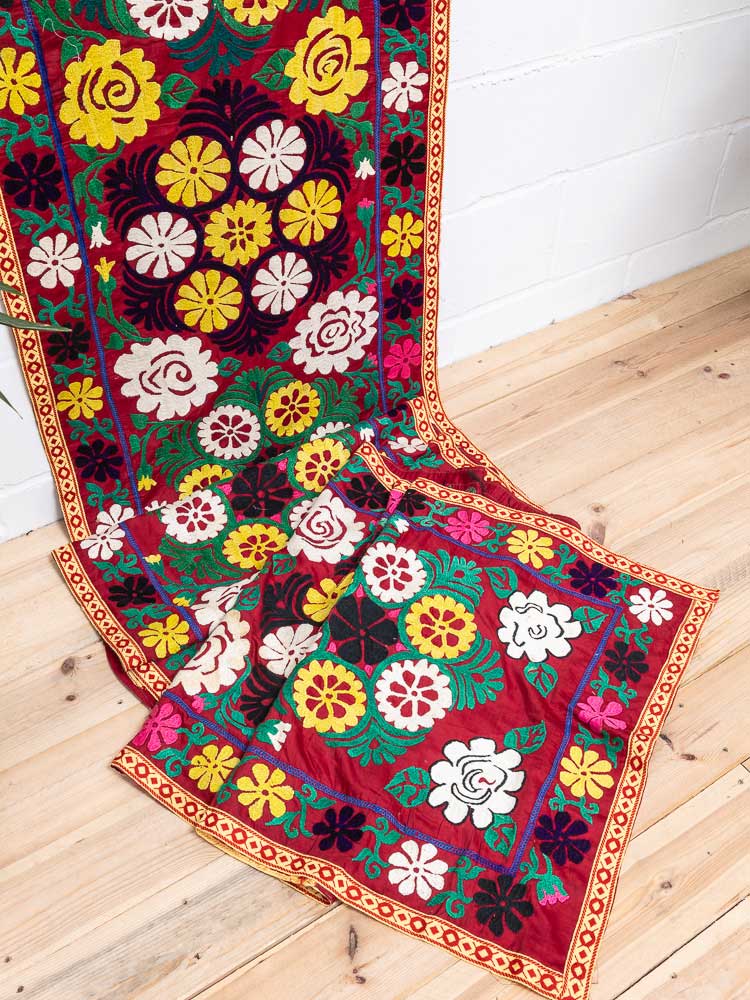 SUZ907 Long Red Floral Vintage Uzbek Suzani Pelmet Textile 70x562cm (2.3 x 18.5ft)