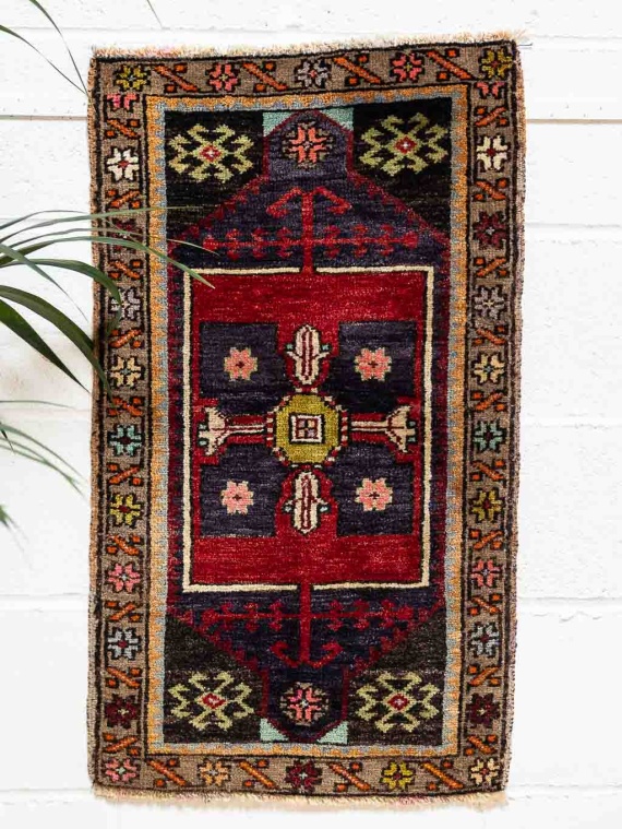 88×85 “B brothers-s\" ViNTAGE TURKiSH RUG BERGAMA, Turkey - Claremont Rug Co.