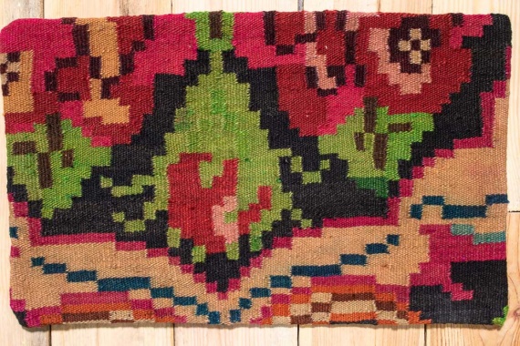 KC2123 Moldovan Rose Kilim Cushion Cover 30x50cm