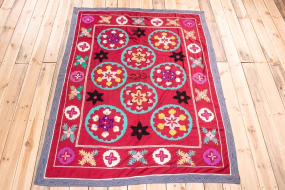 SUZ832 Vintage Uzbek Suzani Embroidery 143x183cm (4.8 x 9.3½ft)