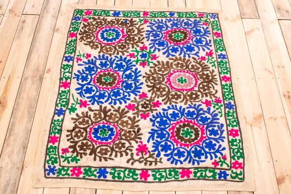 SUZ834 Vintage Uzbek Suzani Embroidery 116x139cm (3.10 x 4.6½ft)