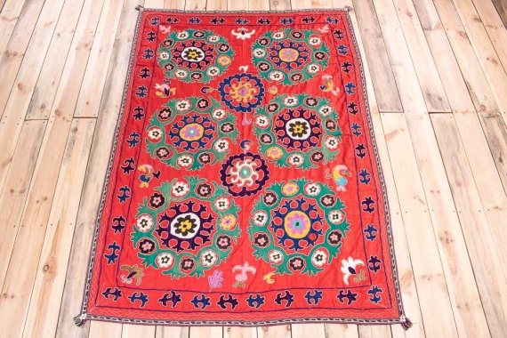 SUZ852 Vintage Uzbek Suzani Embroidery 130x184cm (4.3 x 6.0ft)