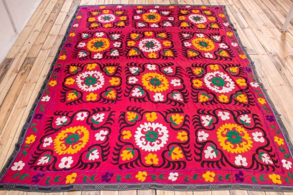 SUZ873 Large Vintage Uzbek Suzani Embroidery 232x308cm (7.7 x 10.1ft)