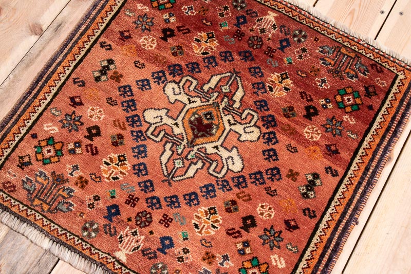 10505 Small Persian Qashqai Rug 61x61cm (2 x 2ft)