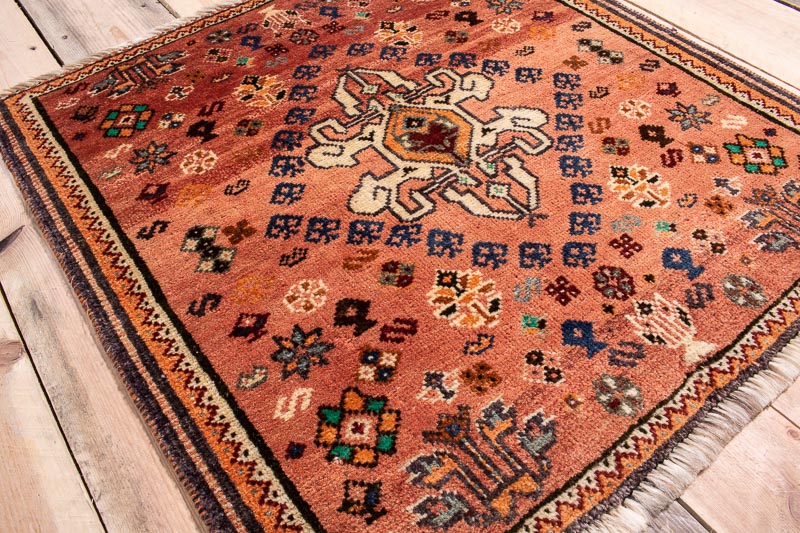 10505 Small Persian Qashqai Rug 61x61cm (2 x 2ft)