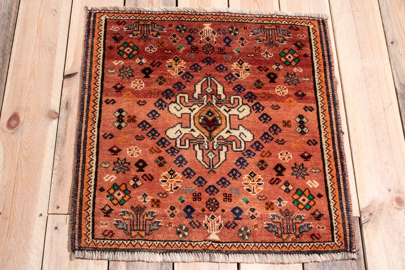 10505 Small Persian Qashqai Rug 61x61cm (2 x 2ft)