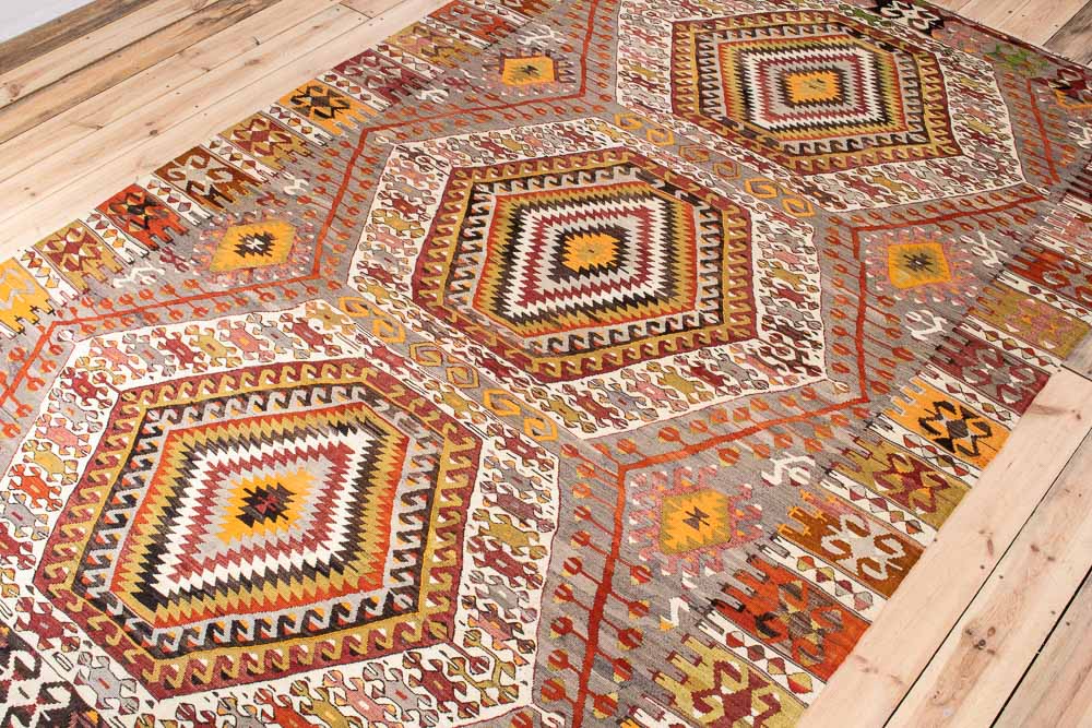 10669 Turkish Pamukkale Vintage Kilim Rug 189x299cm (6.2 x 9.9ft)