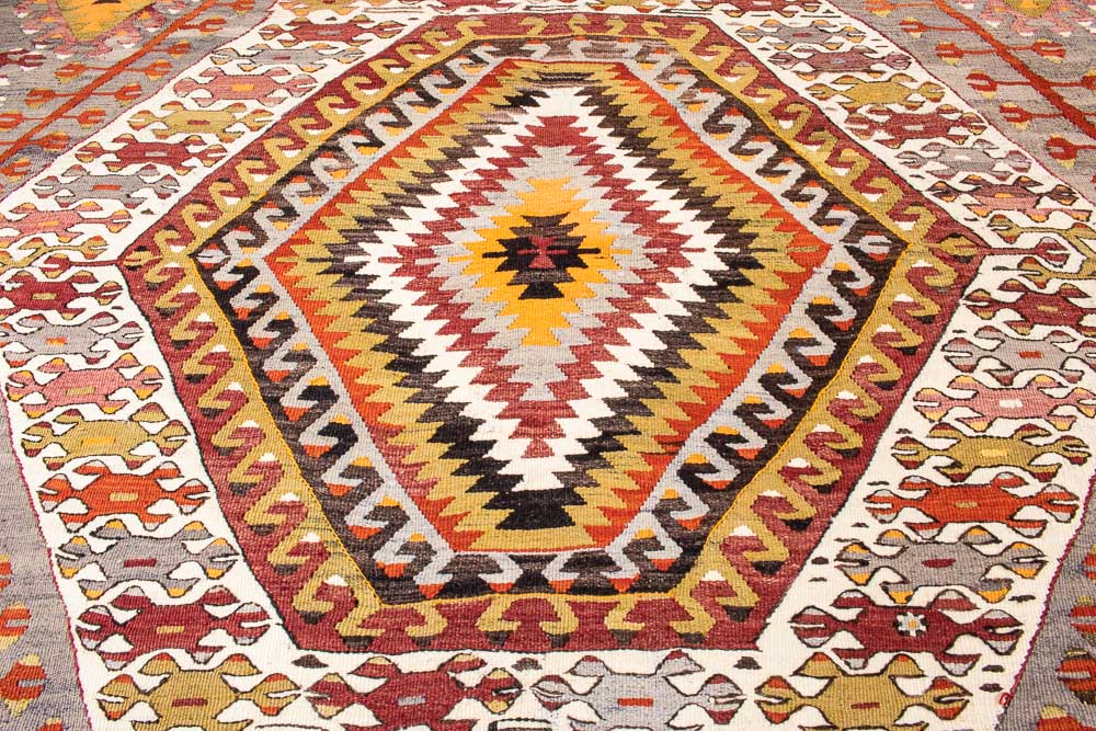 10669 Turkish Pamukkale Vintage Kilim Rug 189x299cm (6.2 x 9.9ft)