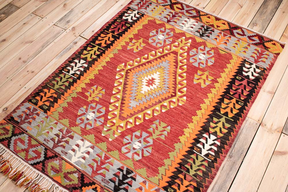 10762 Vintage Turkish Cal Kilim Rug 127x178cm (4.2 x 5.10ft)