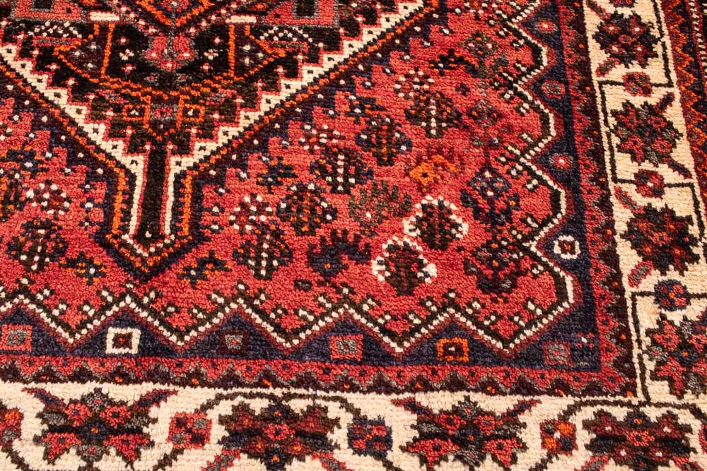 10940 Persian Shiraz Rug 112x173cm (3.8 x 5.8ft)