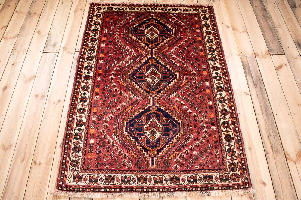 10944 Tribal Persian Qashqai Rug 114x167cm (3.9 x 5.5½ft)
