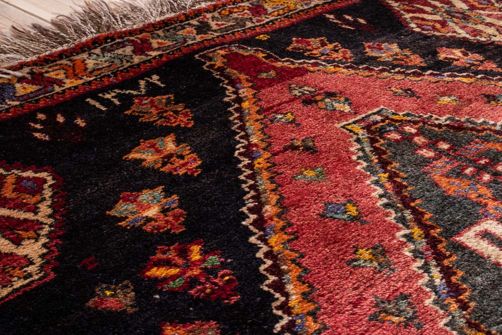 10948 Tribal Persian Qashqai Rug 120x173cm (3.11 x 5.8ft)