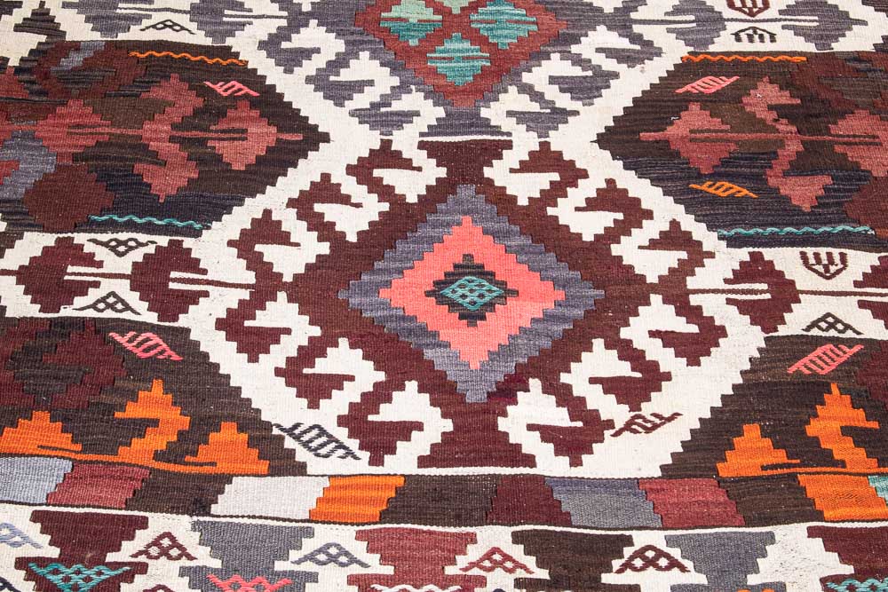 11192 Vintage Turkish Kutahya Kilim Rug 179x285cm (5.10 x 9.4ft)