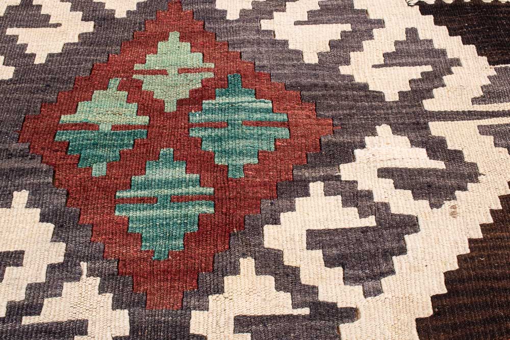 11192 Vintage Turkish Kutahya Kilim Rug 179x285cm (5.10 x 9.4ft)