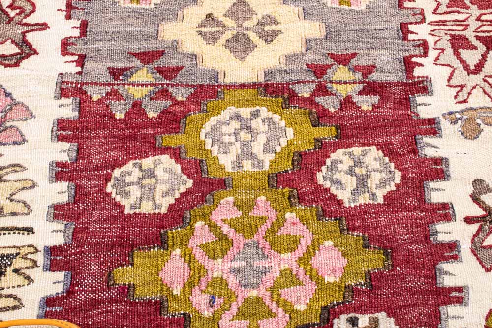 11239 Vintage Turkish Yesilhisar Kilim Rug 77x116cm (2.6 x 3.10ft)