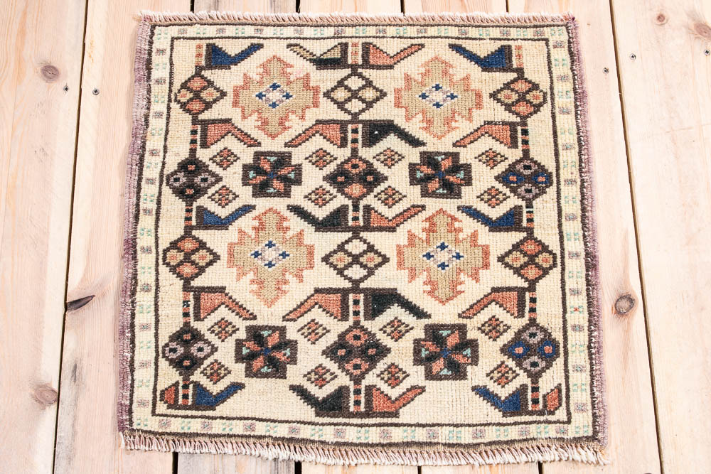 11606 Small Vintage Turkish Malatya Rug 53x55cm (1.9 x 1.9ft)