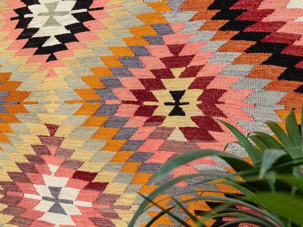 11717 Vintage Turkish Denizli Kilim Rug 178x203cm (5.10 x 6.8ft)