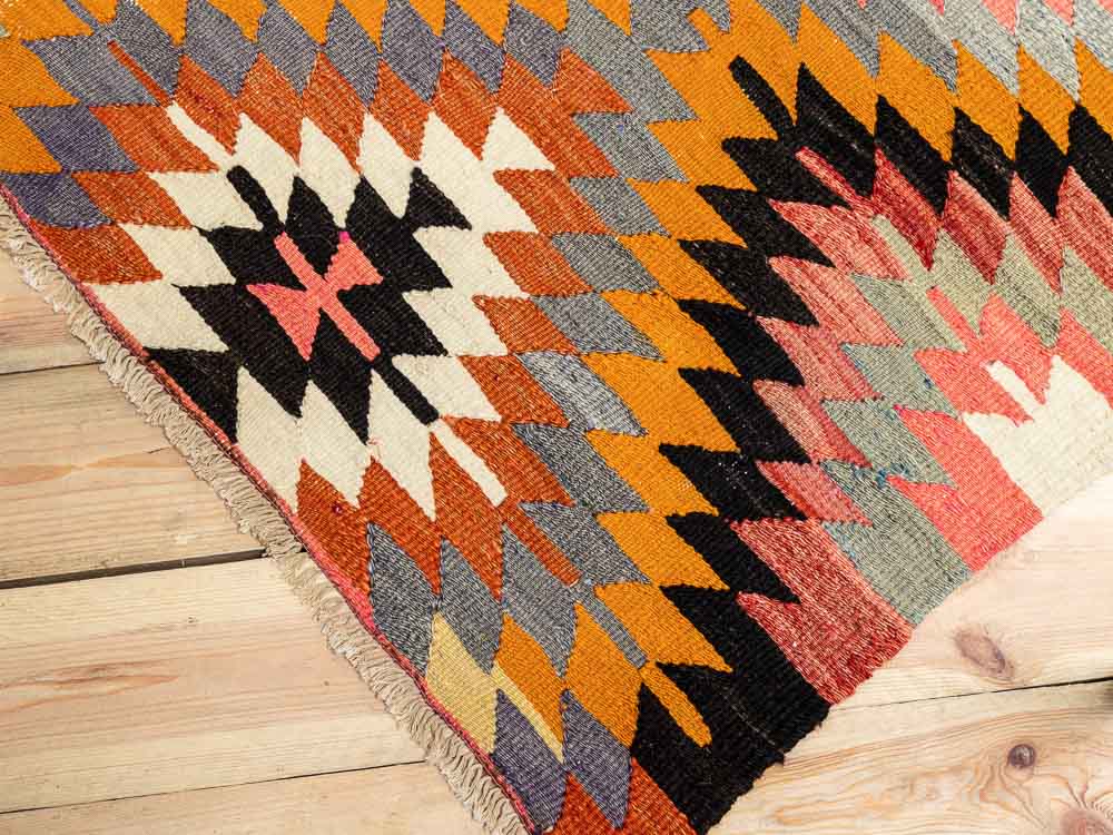 11717 Vintage Turkish Denizli Kilim Rug 178x203cm (5.10 x 6.8ft)